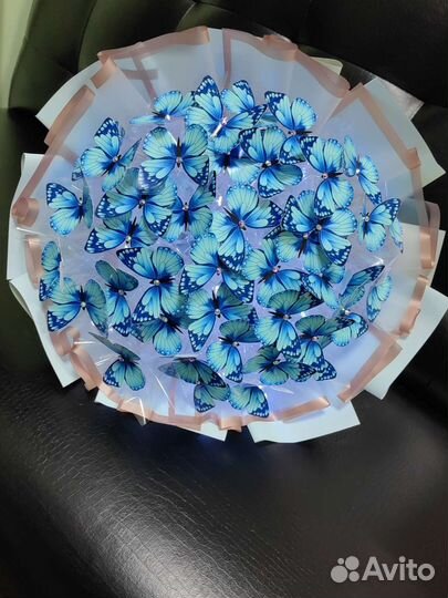 Букет из бабочек и мыльных цветов в наличии