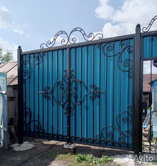 Ворота с элементами ковки