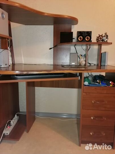 Продам компьютерный стол б/у