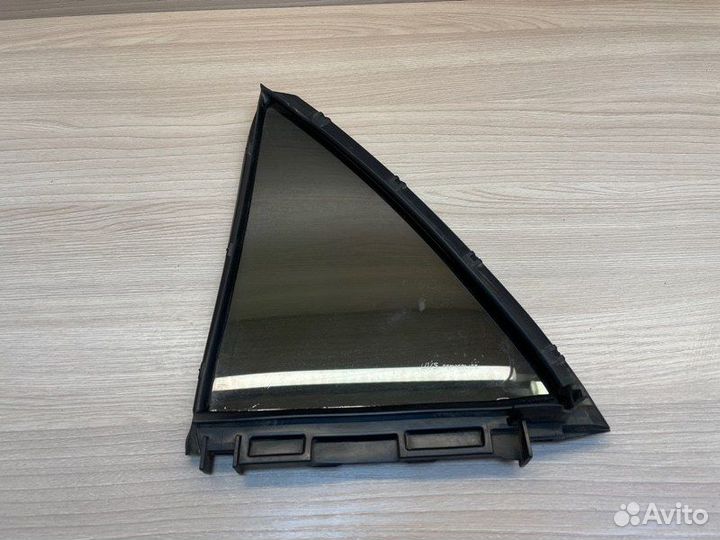 Форточка двери задняя правая Toyota Corolla