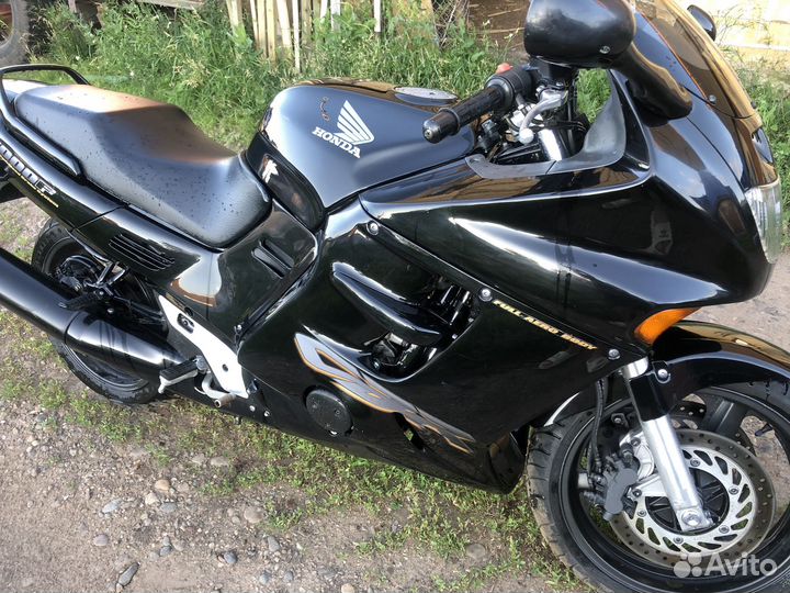 Honda CBR1000F 2000 год без пробега по РФ