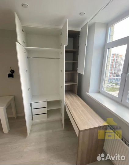 Книжный шкаф