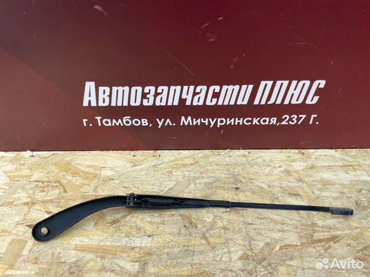 Поводок дворника левый Renault Logan
