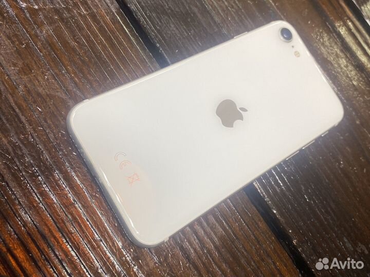 Телефон iPhone se 2020