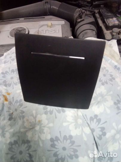 Бардачок подлокотника Skoda Octavia a5