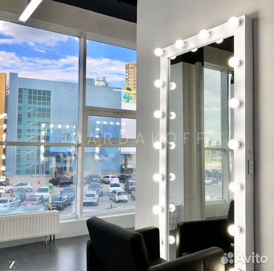 Гримерное зеркало с подсветкой