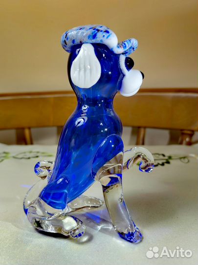 Стеклянная фигурка собака