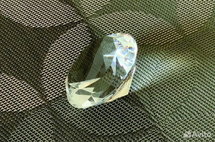 Кристалл из ограненного стекла