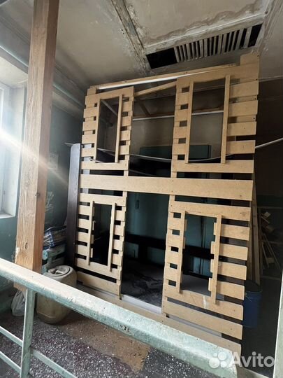 Двухъярусная кровать домик