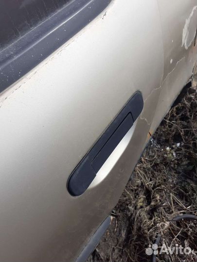 Наружная ручка двери Nissan Primera P10