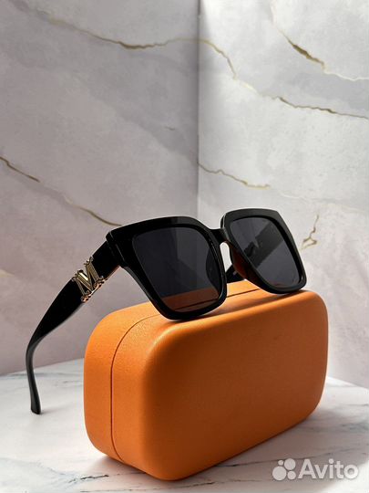 Солнцезащитные очки Max Mara