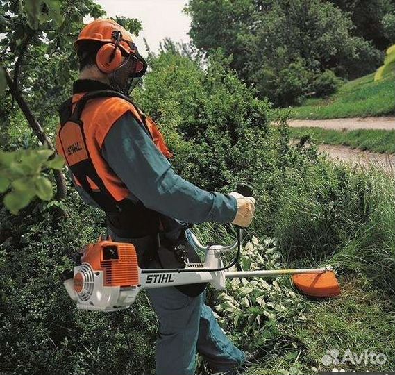 Покос травы триммером, спил небольших деревьев