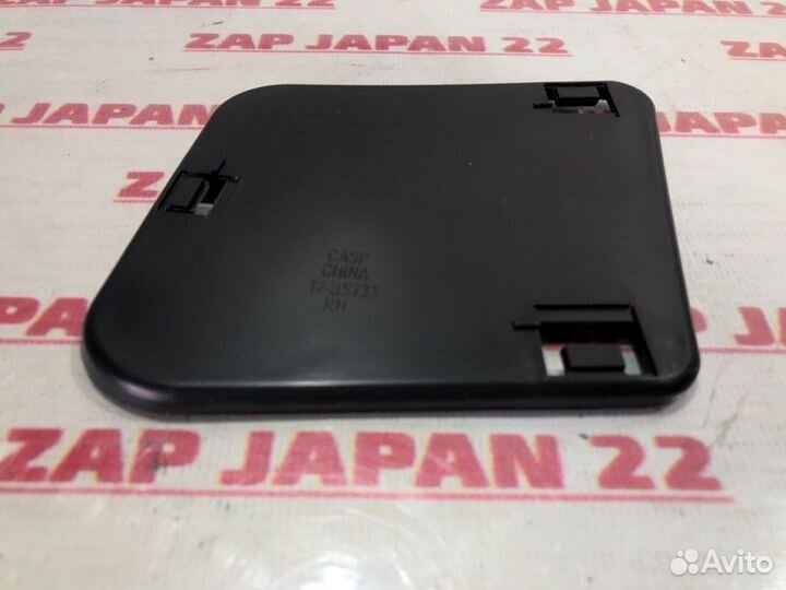 Заглушка бампера передняя правая Toyota Land