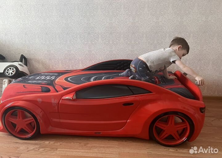 Детская кроватка машинка