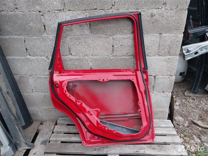 Дверь боковая задняя левая Ford Fiesta MK5 2008