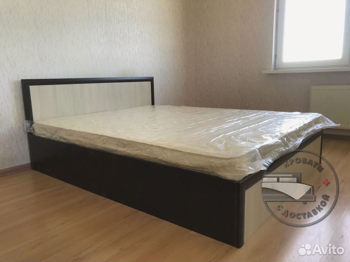 Кровать с матрасом