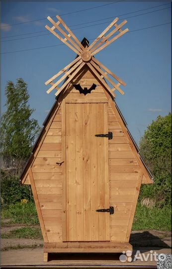 Уличный туалет деревянный