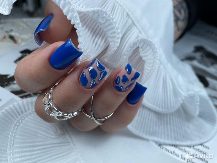 Услугу мастера маникюра