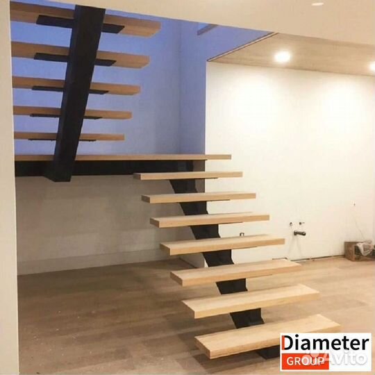 Капитальная лестница с ограждением