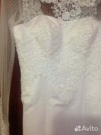 Красивое свадебное платье с длинным рукавом
