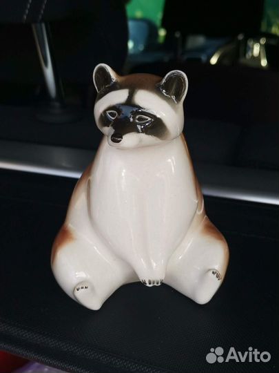 Статуэтка фарфоровая Енот лфз