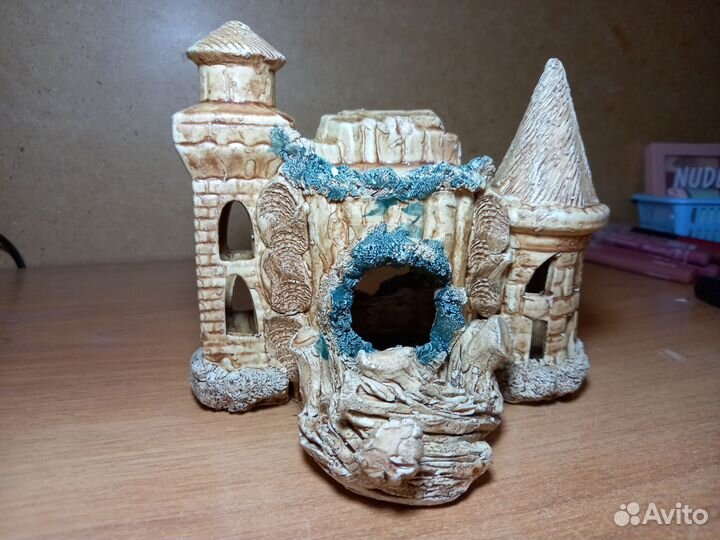 Замок для аквариума