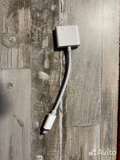 Переходник для наушников и зарядки iPhone