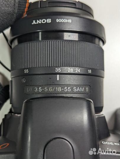 Зеркальная фотокамера с объективом