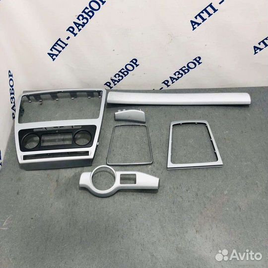 Накладка торпедо Skoda Octavia A5 BSE 2011