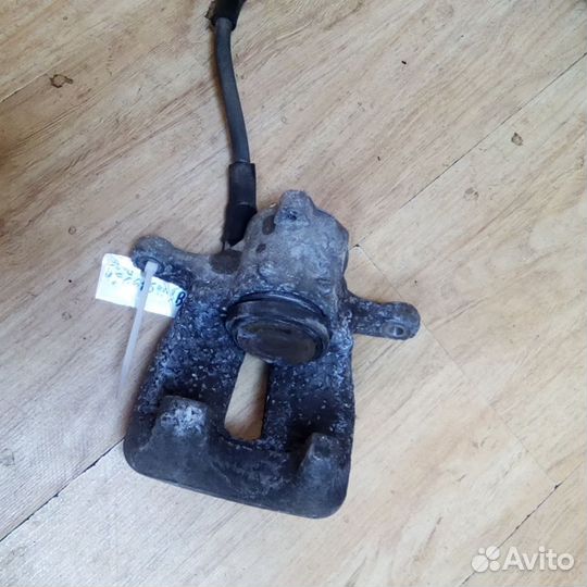 Суппорт задний правый Audi A8 D3 4E0615404B