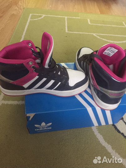 Кроссовки adidas (оригинал,практически новые)