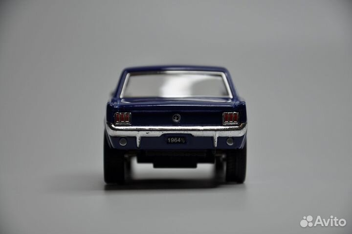 Модель автомобиля 1/2 Ford Mustang 1964 металл
