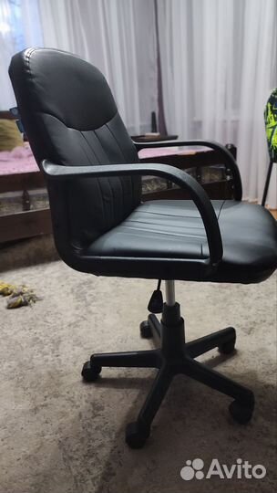 Компьютерное офисное кресло