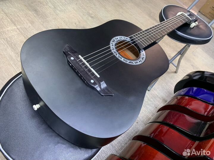 Гитара чёрная с широким грифом