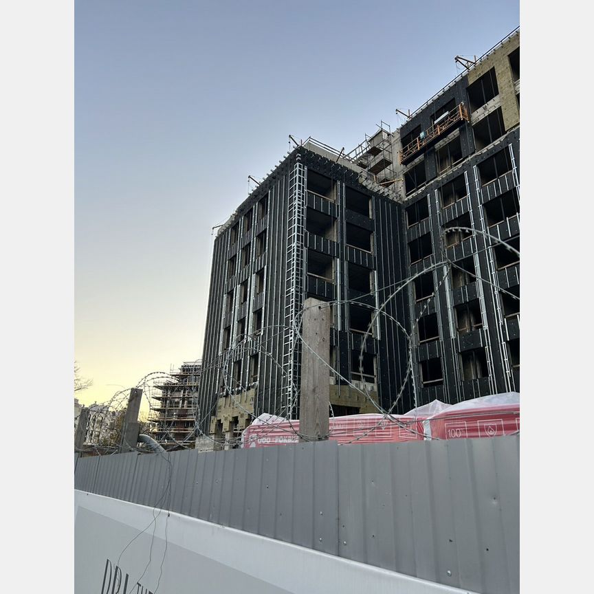 2-к. квартира, 83 м², 8/9 эт.