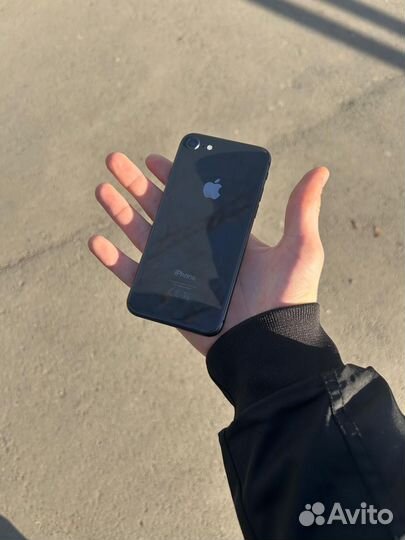 iPhone 8, 64 ГБ