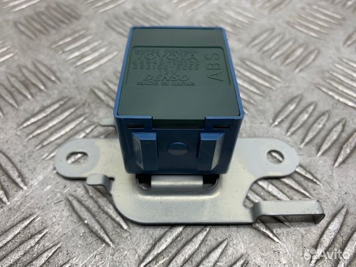 Реле стеклоочистителей заднее Pontiac Vibe 1 1zzfe