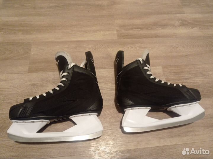 Коньки хоккейные