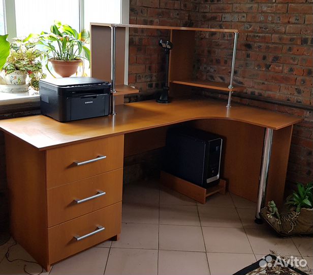 Компьютерный стол