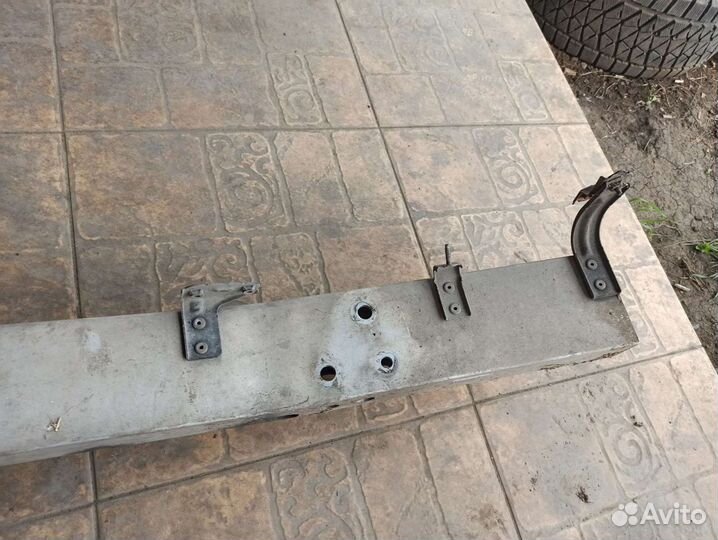 Усилитель переднего бампера Lexus LX 570