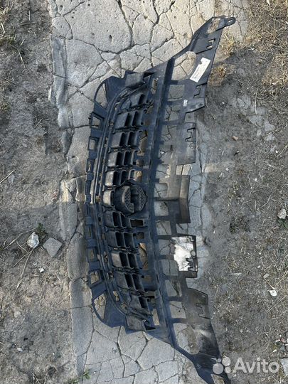 Решетка opel astra j 2010