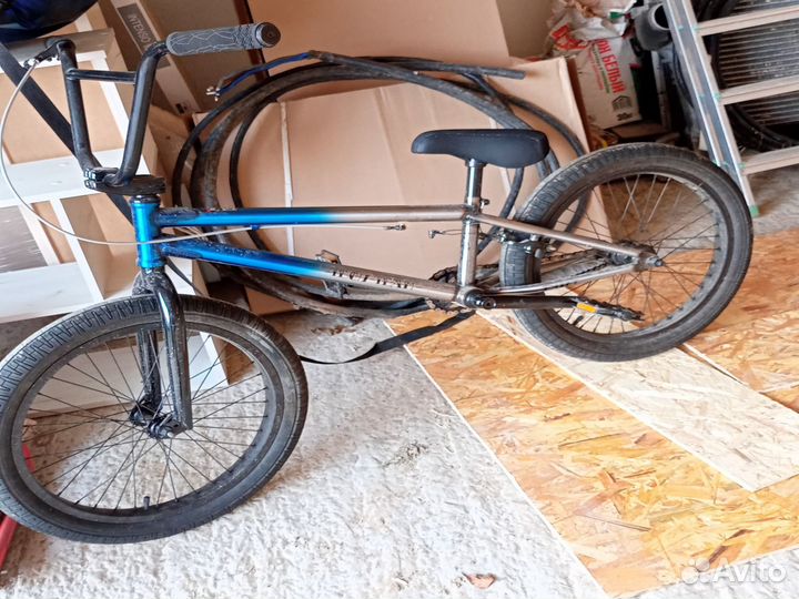 Трюковой велосипед BMX