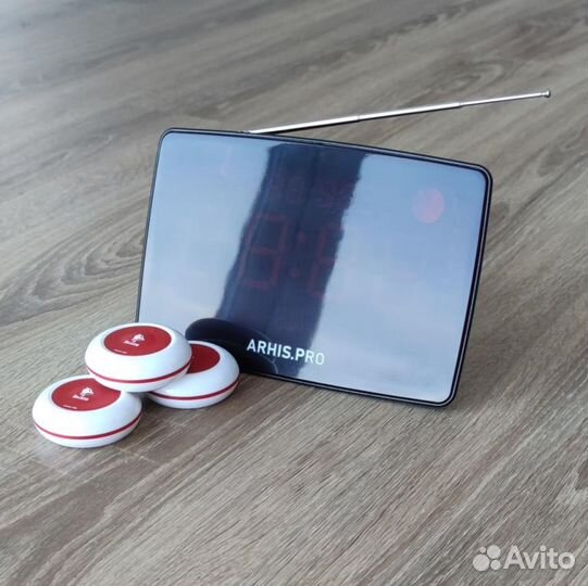 Кнпока вызова официанта и табло отображения вызова