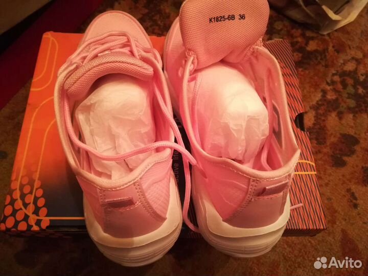 Кроссовки для девочки