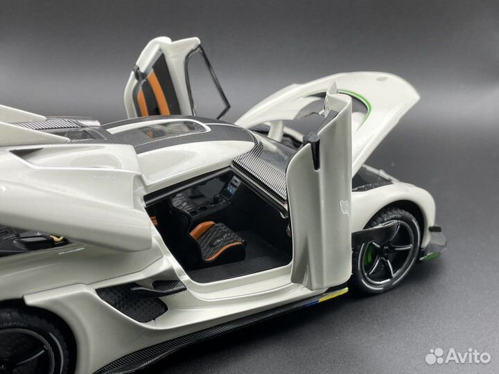 Модель автомобиля Koenigsegg металл 1:24