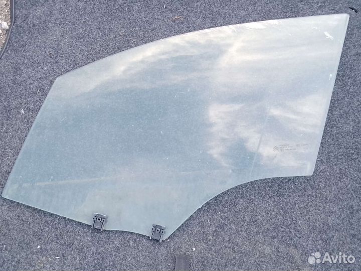 Стекло переднее левое Citroen C4 B7