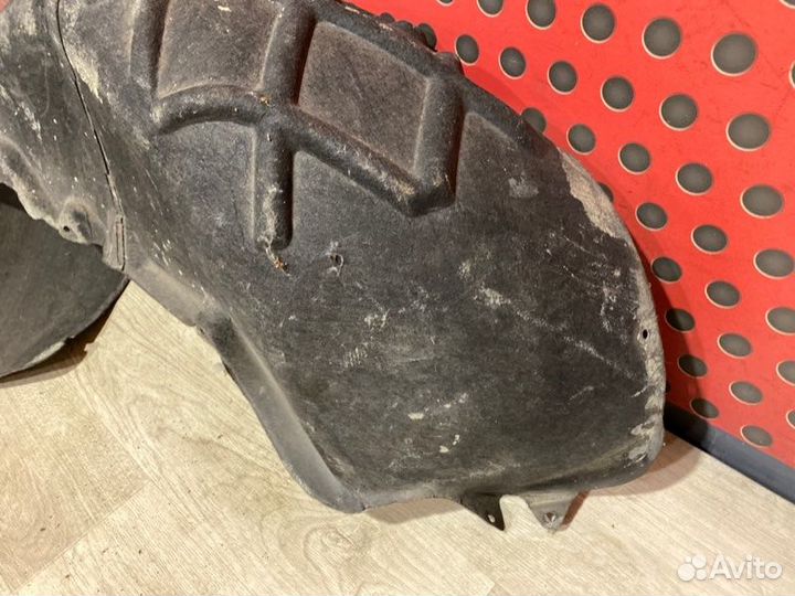 Защита арок задняя правая (подкрылок) Porsche