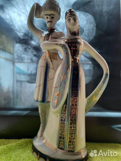 Фарфоровая статуэтка, 