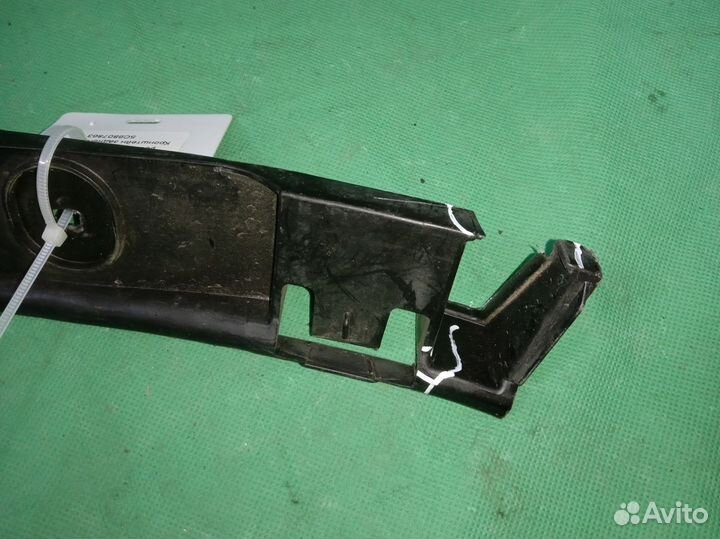 VW Jetta (NF) Vl кронштейн заднего бампера