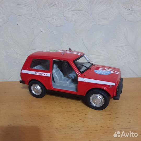 Автомодель Нива Пожарная служба масштаб 1:16